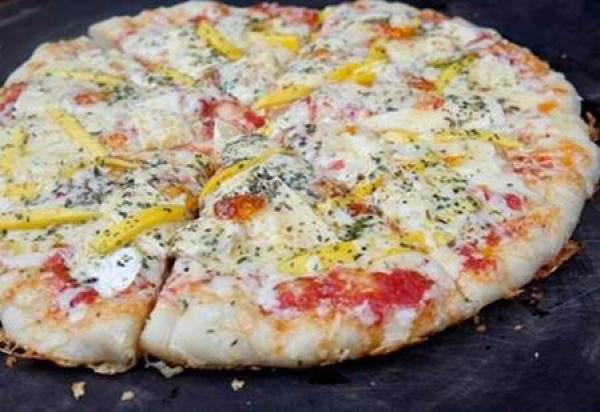 Pizza com Queijos Kroon Edam e Gouda